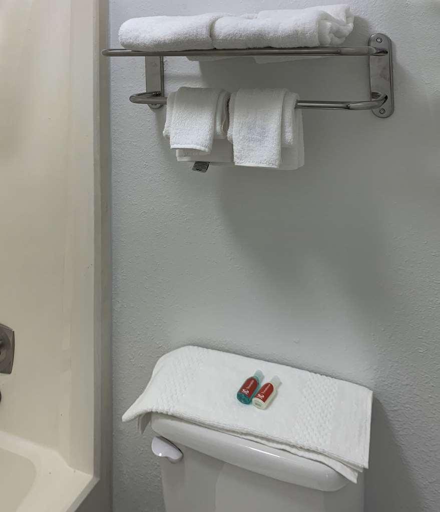 Rodeway Inn Augusta Room photo