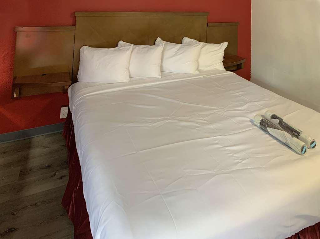 Rodeway Inn Augusta Room photo